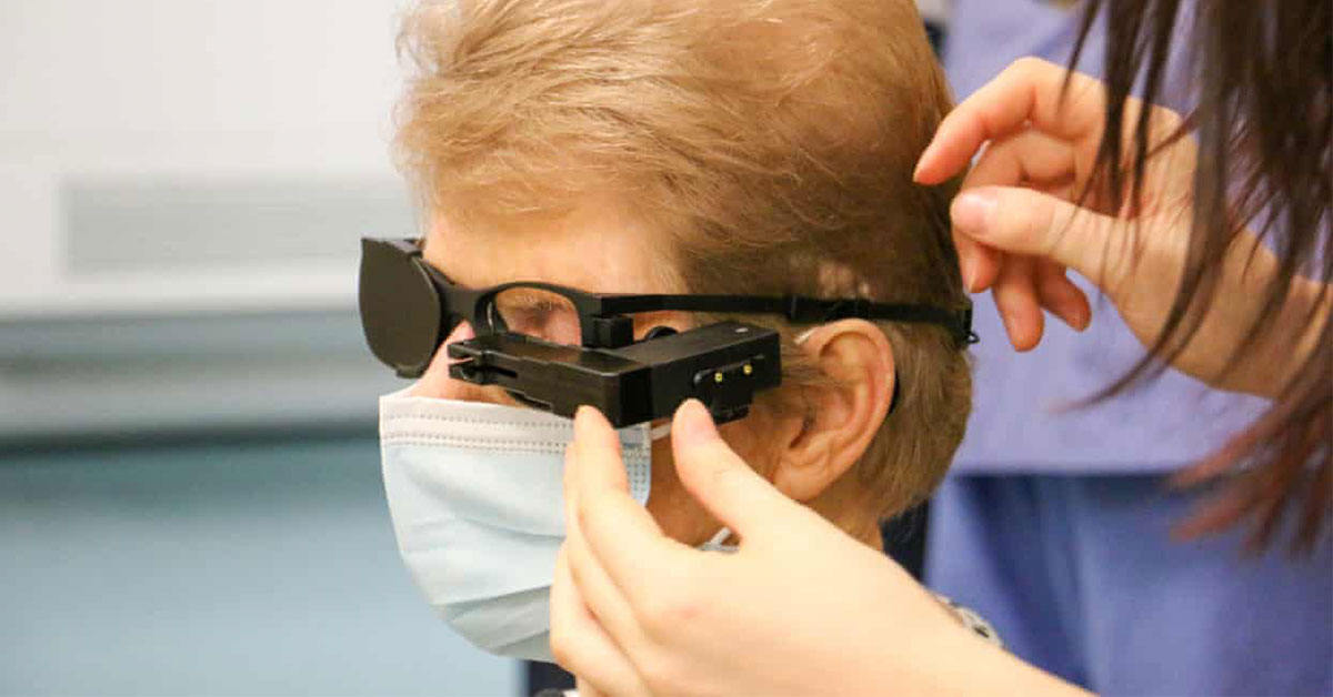英国发明新仿生眼科技！88岁失明老妇重见光明！