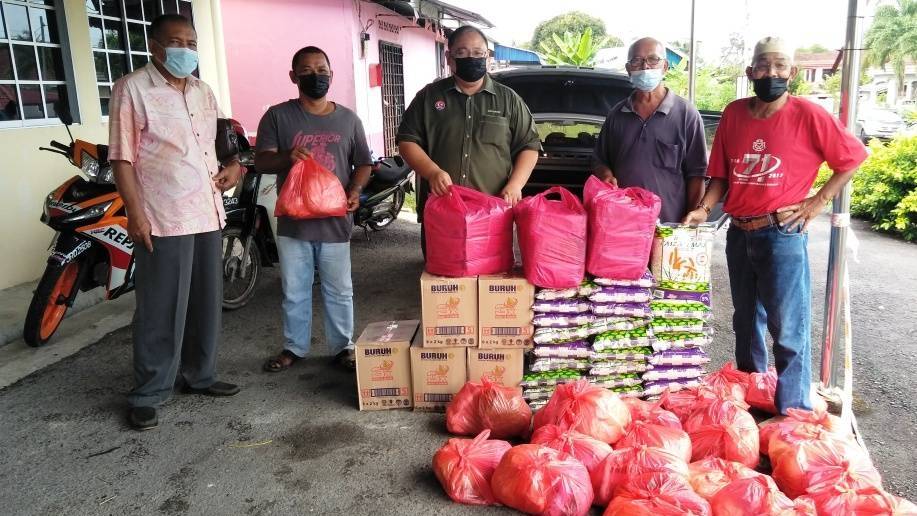 Terima Kasih Surau Kpg Paya Merah, UMNO Labis! Agih lebih satu tan 